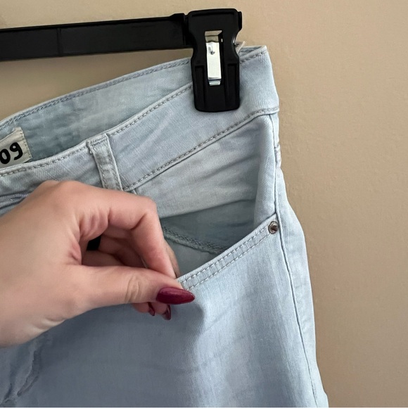 ◻️GARAGE: Junior girl size 9, light wash blue high waist jegging, preowned◻️ - Picture 9 of 13